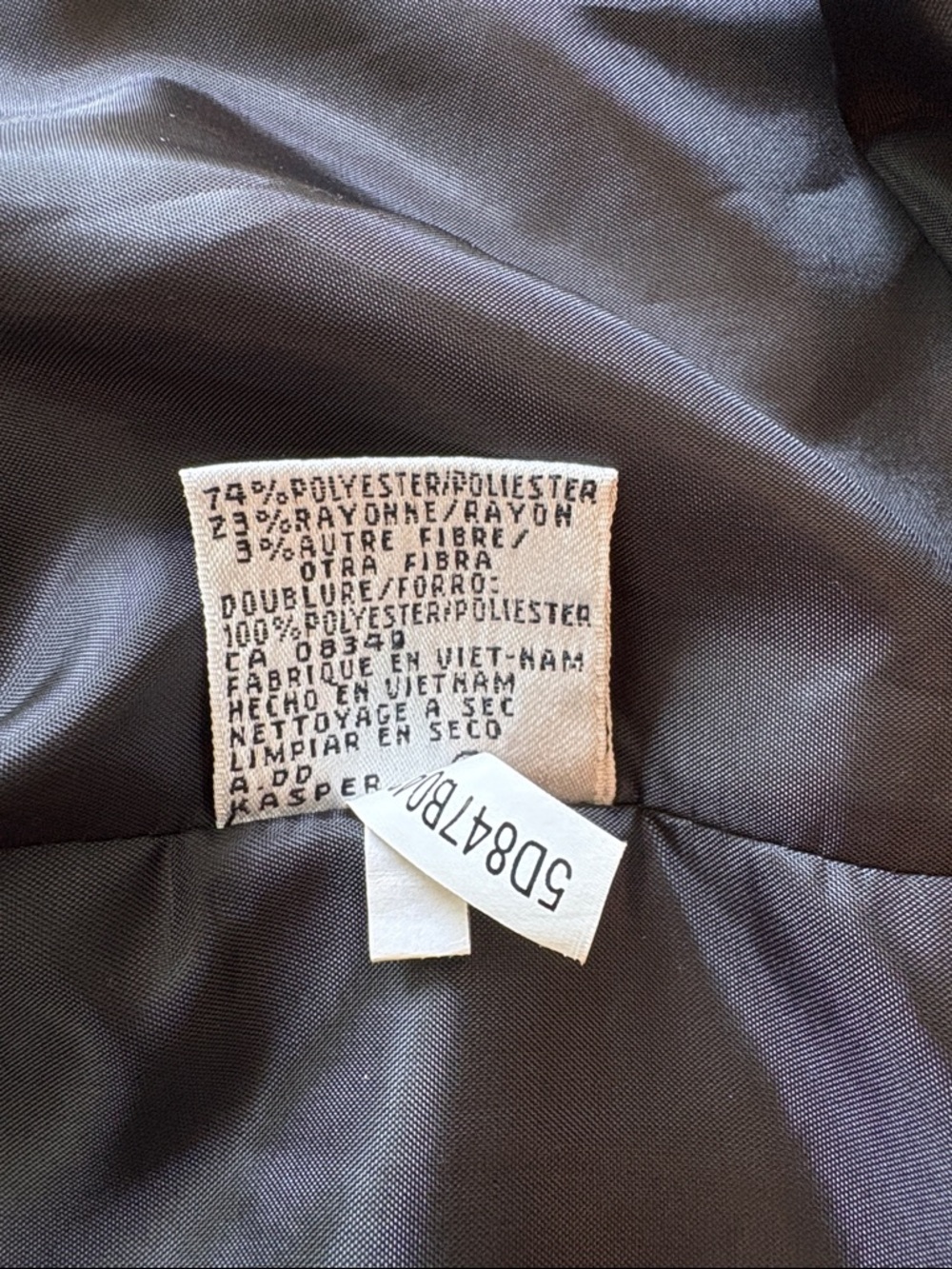 Le Suit Petite Shimmery Gray 3 Button Jacket and Skirt Suit Set Size 6P Like New - Picture 13 of 14